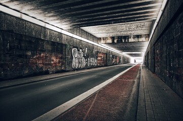 Fototapeta na wymiar graffiti Tunnel