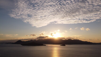 山口県観光地ドローン空撮　朝日の光と瀬戸内海の島々と柳井市の街並み！
