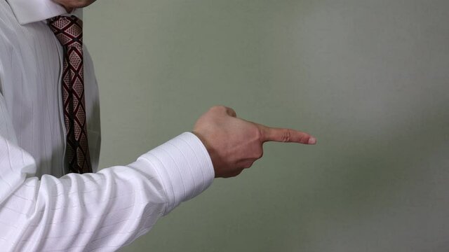 説教をするビジネスマン