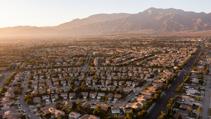 Sunset view of the residential suburban core of Rancho Cucamonga, California, USA. - obrazy, fototapety, plakaty