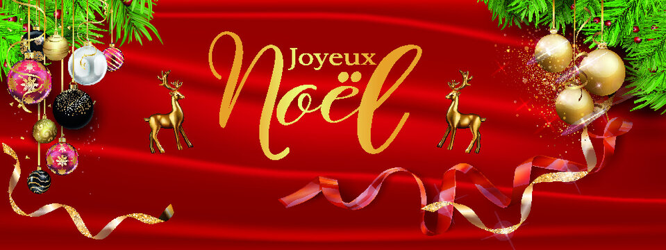 carte ou bandeau sur un joyeux noël en or sur un fond rouge avec autour des boules de noël, rennes, branches de sapins et serpentins