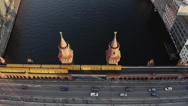 Oberbaumbr&uuml;cke in Berlin kreuzberg.