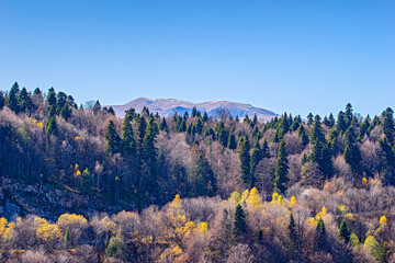 Осенний пейзаж у хребта Азиш-Тау