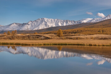 Obraz premium lake mountains snow reflection sky autumn