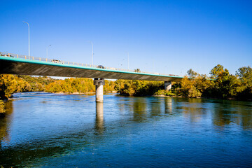 Le pont routier de la Feyssine sur le Rhône à Villeurbanne