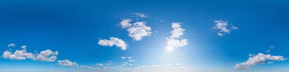 Foto op Plexiglas Naadloos 360 graden bolvormig panorama van de dag bewolkte hemel. Klaar voor gebruik in 3D graphics als sky domes of voor nabewerking van drone shots. Koepelfoto van lucht voor VR-ontwikkeling. © Alexey Yuzhakov