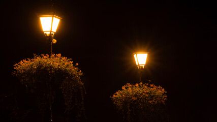 latarnie uliczne w nocy - obrazy, fototapety, plakaty