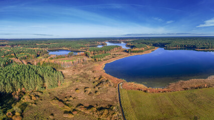 Obraz premium Jesień na Mazurach w północno-wschodniej Polsce
