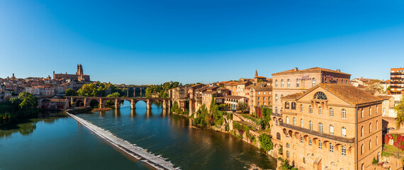 Sainte Cécile cathedral and the banks of the Tarn, from the Pont Neuf in Albi, in the Tarn, in Occitanie, France © FredP