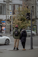 Fototapeta na wymiar people walking in the city