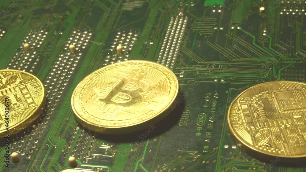 Poster golden bitcoins standing on circuit board, cryptocurrency concept. digital background.golden coin wi