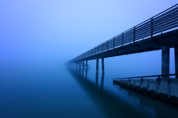 Steg im Nebel