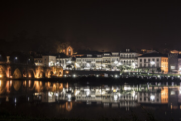 Fototapeta na wymiar Night photo with water reflection of Ponte de Lima city
