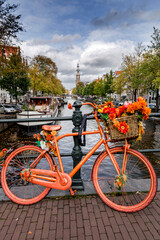 Fototapeta na wymiar Canals and typical dutch architecture in Amsterdam, the capital of the Netherlands