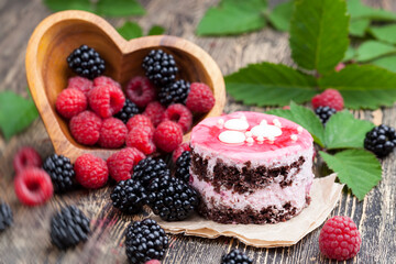 puff chocolate cake with berry filling