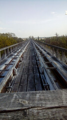 zabytkowa drewniana tężnia 