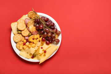 Platter with crunchy crackers and cheese on color background