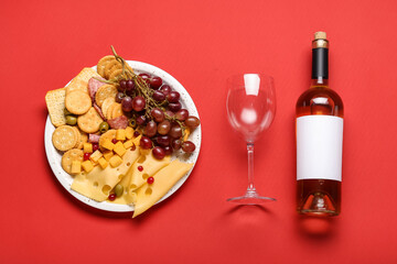 Platter with crunchy crackers and cheese with bottle of wine on color background