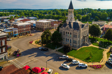 Aerial View of Courthouse and Town Square of Rural Salem Indiana.  - obrazy, fototapety, plakaty