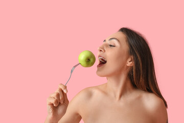 Obraz na płótnie Canvas Naked young woman with fresh apple on color background. Vegan Day