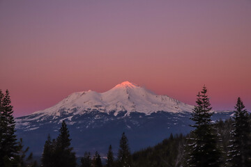 Fototapeta na wymiar The Sun Setting In Front of Mt. Shasta