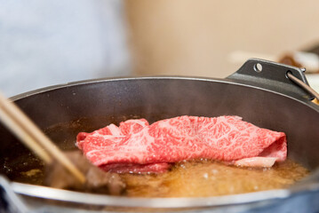 すき焼きを作っている様子