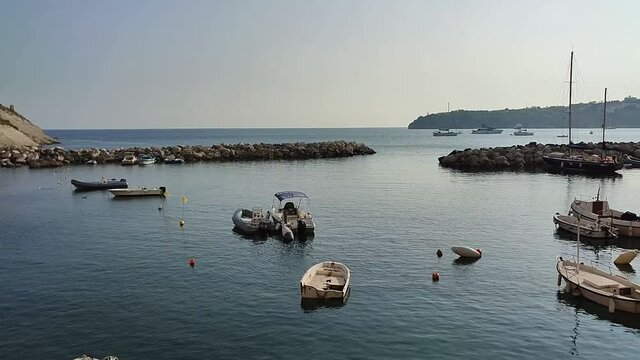 Procida &ndash; Panoramica di Marina di Corricella di pomeriggio