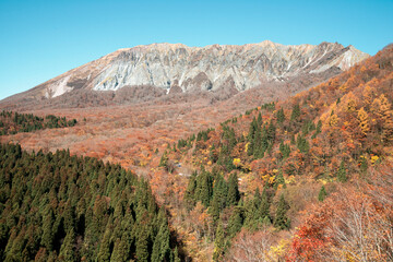 Naklejka premium 秋の絶景の大山（鳥取県）