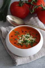 velouté de tomates et poivron aux ravioles