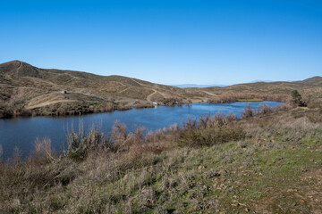 Fototapeta na wymiar A beautiful overlooking view of nature in Lake Elsinore, California