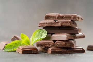 chocolate tower pieces chocolates with mint. recipe Cooking handmade chocolate bar, dessert, candies © Alex Desanshe