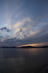 山口県光市虹ヶ浜海水浴場　グラデーションの夕景と瀬戸内海（山口県の絶景）
