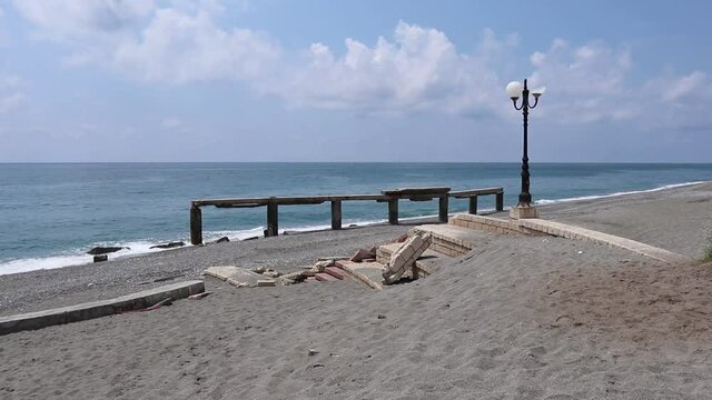 Nocera Terinese - Panoramica dei resti del lungomare