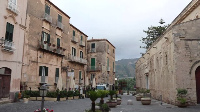 Tropea - Panoramica del borgo da Largo Duomo all'alba
