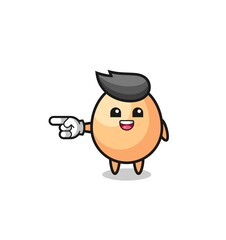 egg cartoon with pointing left gesture