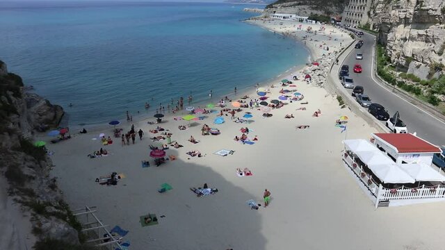 Tropea - Panoramica della spiaggia dalla scalinata di accesso al Santuario
