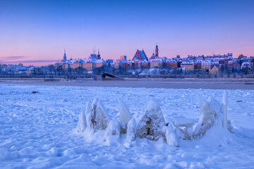 Winter Dawn At River Shore In Warsaw, Poland - obrazy, fototapety, plakaty