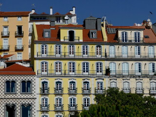 Fototapeta na wymiar typische Hausfassaden in Lissabon