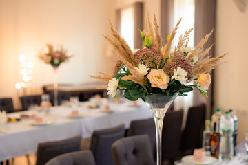 wedding table decor, vase with decorative bouquet