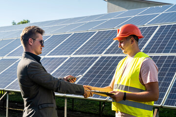 Deal of installation of solar panels between worker and customer