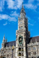 Fototapeta na wymiar Neues Rathaus in München mit Glockenspiel