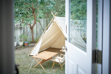お庭でキャンプお家時間 © TOYPOY
