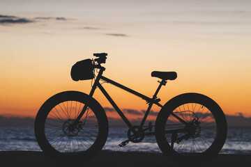 Fototapeta na wymiar silhouette of a bike on the beach