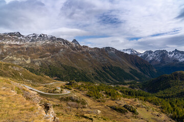 Fototapeta na wymiar view of the winding mountain road over the Bernina pass into the Val Poschiavo in the southern Swiss Alp in late autumn