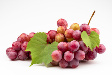 Obraz premium A bunch of pink grapes close-up isolated on a white background.