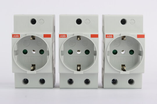 This  ABB modular socket allows the connection of devices, tools or electrical and electronic non modular equipments in civil and industrial electrical switchboards.