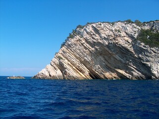 Fototapeta na wymiar Tilted rocks in the sea