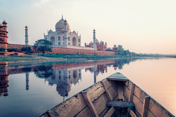 Obraz premium Taj Mahal mausoleum in Agra, Uttar Pradesh, India