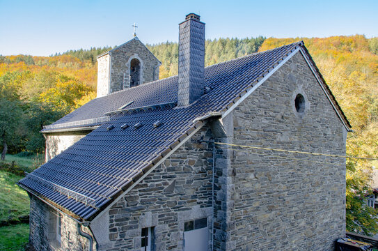 Marienkapelle Simonskall. Die r&ouml;misch-katholische Marienkapelle steht im Ortsteil Simonskall der Gemeinde H&uuml;rtgenwald im Kreis D&uuml;ren