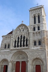 Fototapeta na wymiar The beautiful cathedral of Vezelay 